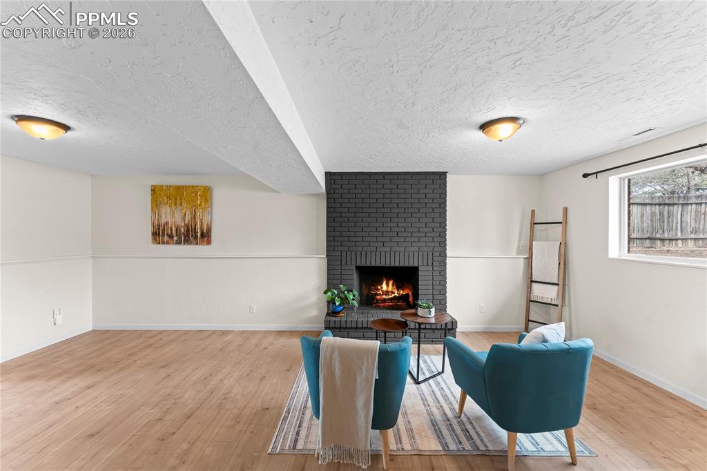 Image 23 of 35: Sitting Room