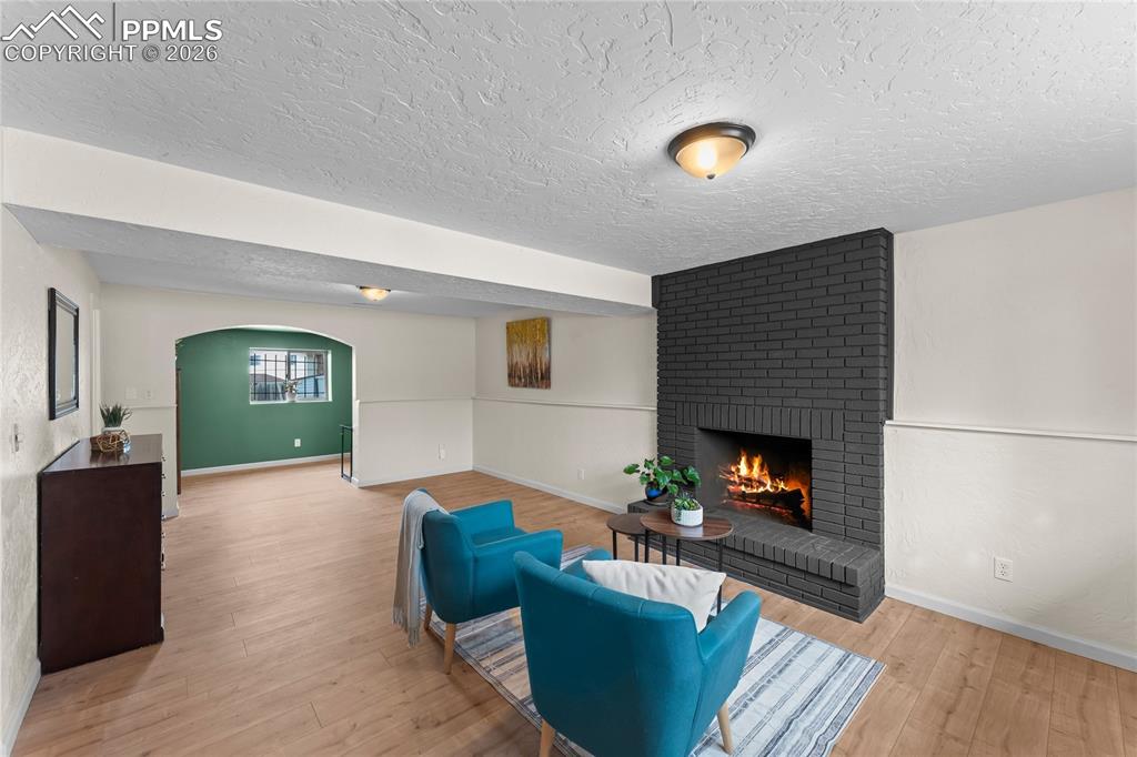 Image 24 of 35: Living Room