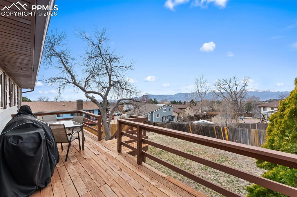 Image 30 of 35: Deck