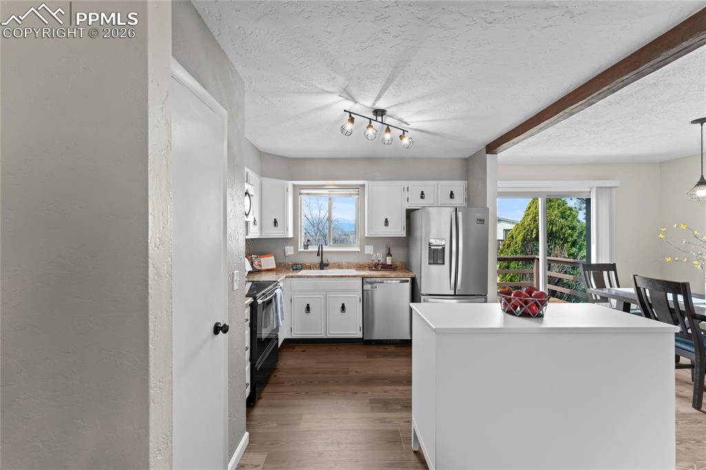 Image 4 of 35: Kitchen