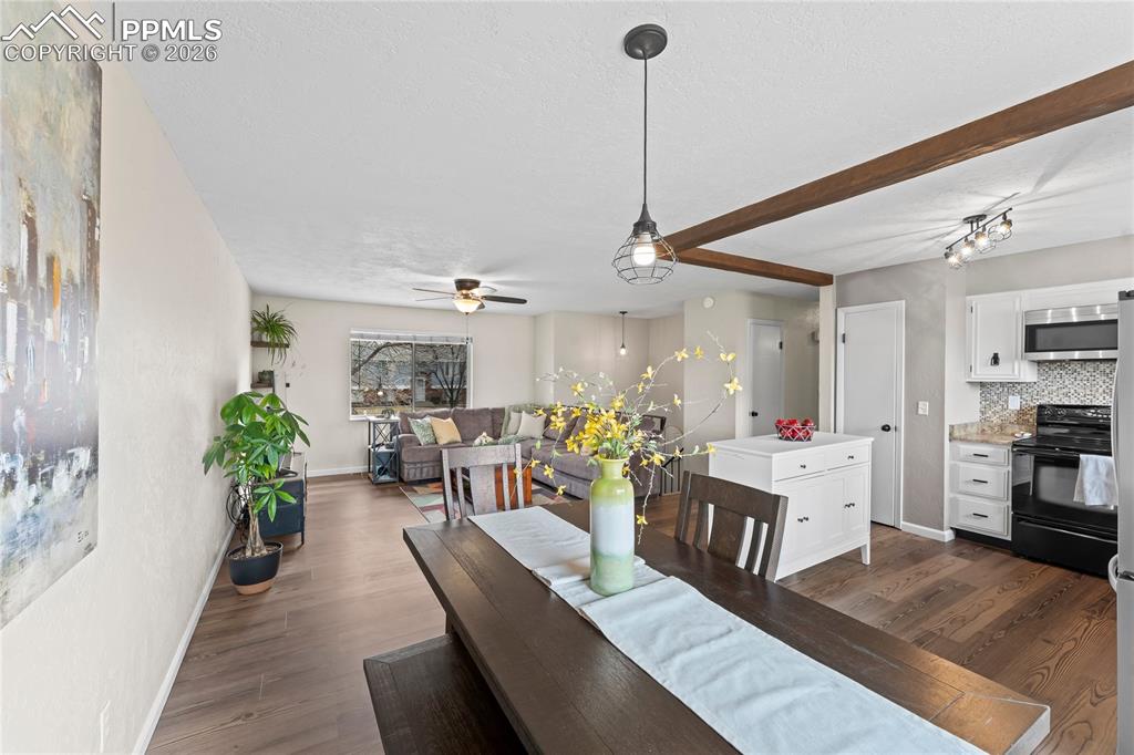 Image 6 of 35: Dining Area