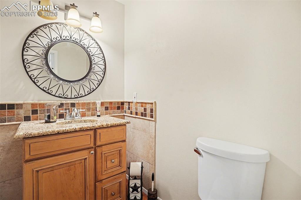 Image 18 of 50: Bathroom