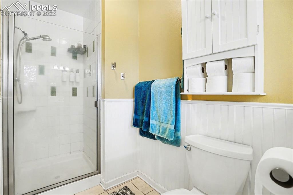 Image 22 of 50: Bathroom