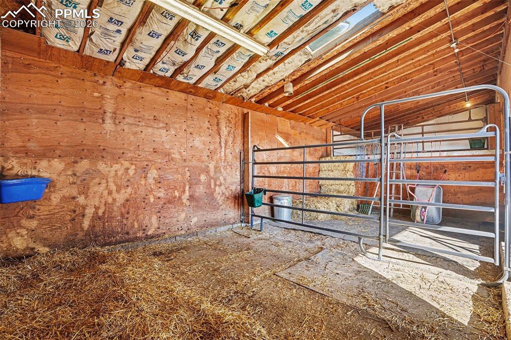 Image 36 of 50: Stable