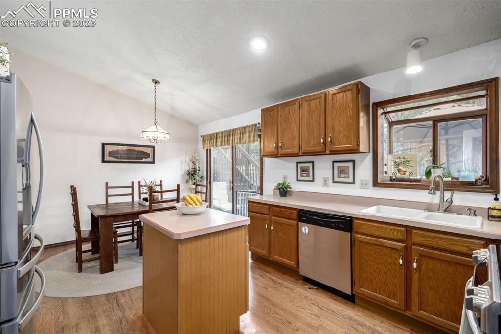 Image 12 of 50: Kitchen