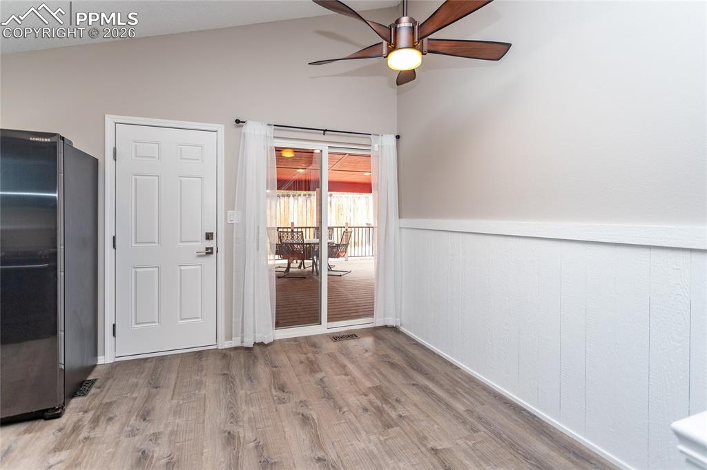 Image 16 of 46: Dining Area