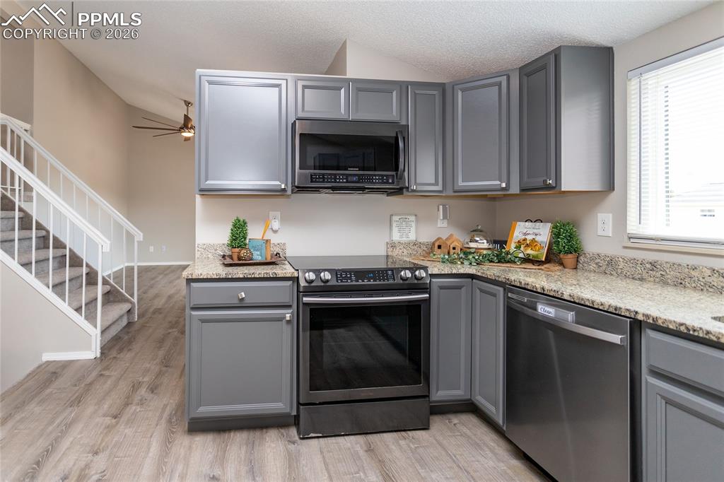 Image 18 of 46: Kitchen