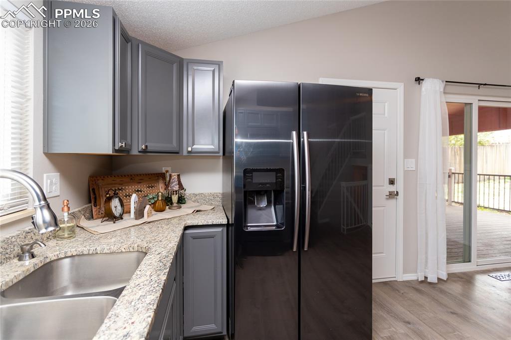 Image 20 of 46: Kitchen