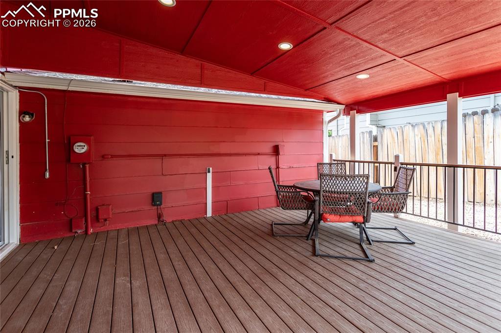 Image 40 of 46: Deck