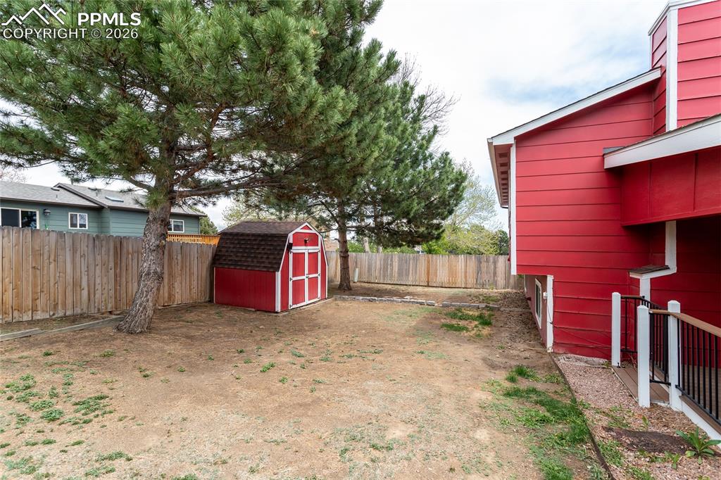 Image 43 of 46: Yard