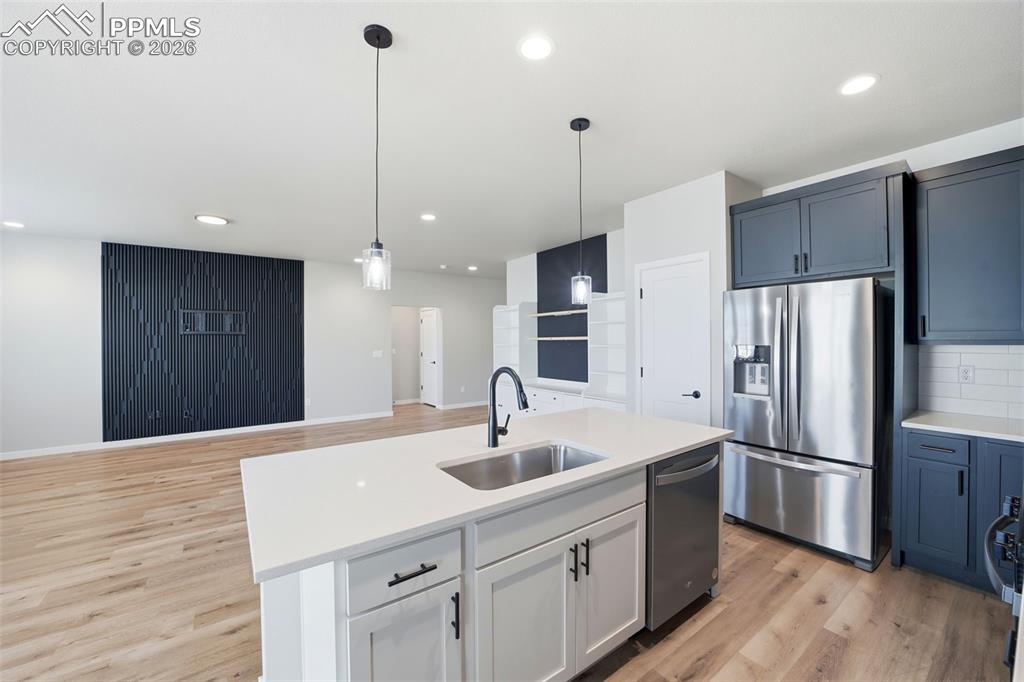 Image 10 of 50: Kitchen