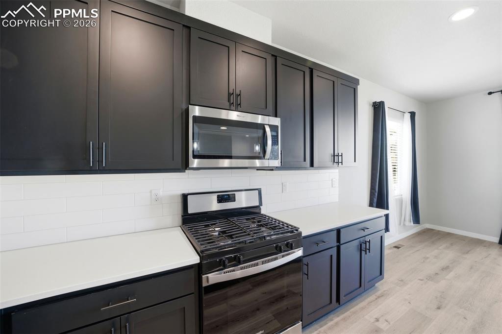 Image 12 of 50: Kitchen