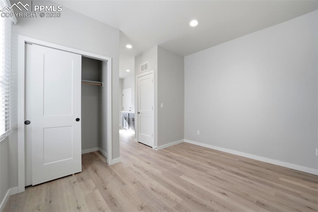 Image 18 of 50: Bedroom