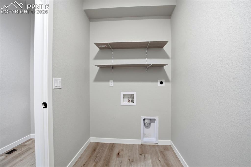 Image 27 of 50: Laundry