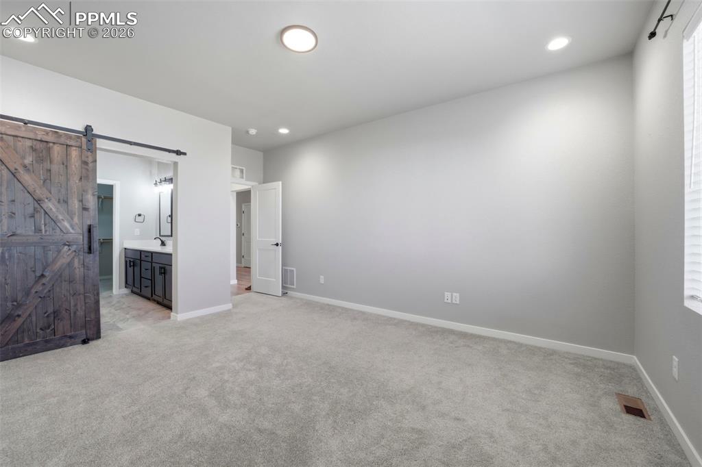 Image 32 of 50: Bedroom