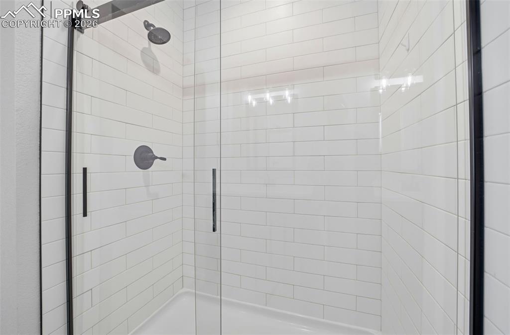 Image 36 of 50: Bathroom