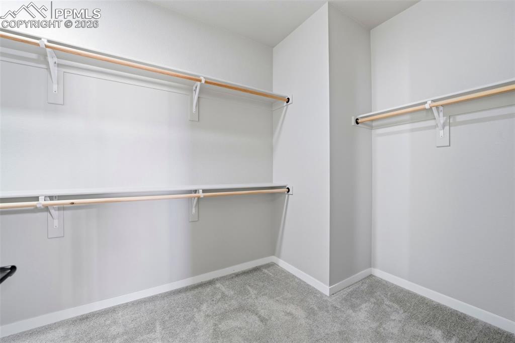 Image 38 of 50: Closet