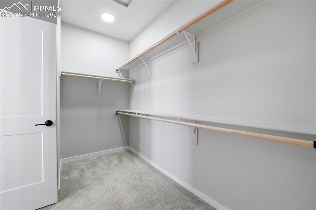 Image 39 of 50: Closet