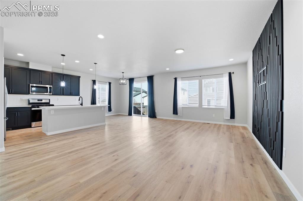 Image 4 of 50: Living Room