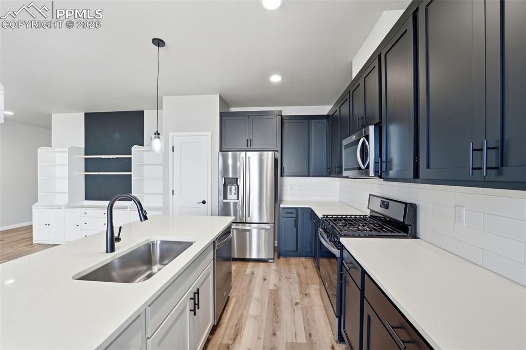 Image 9 of 50: Kitchen