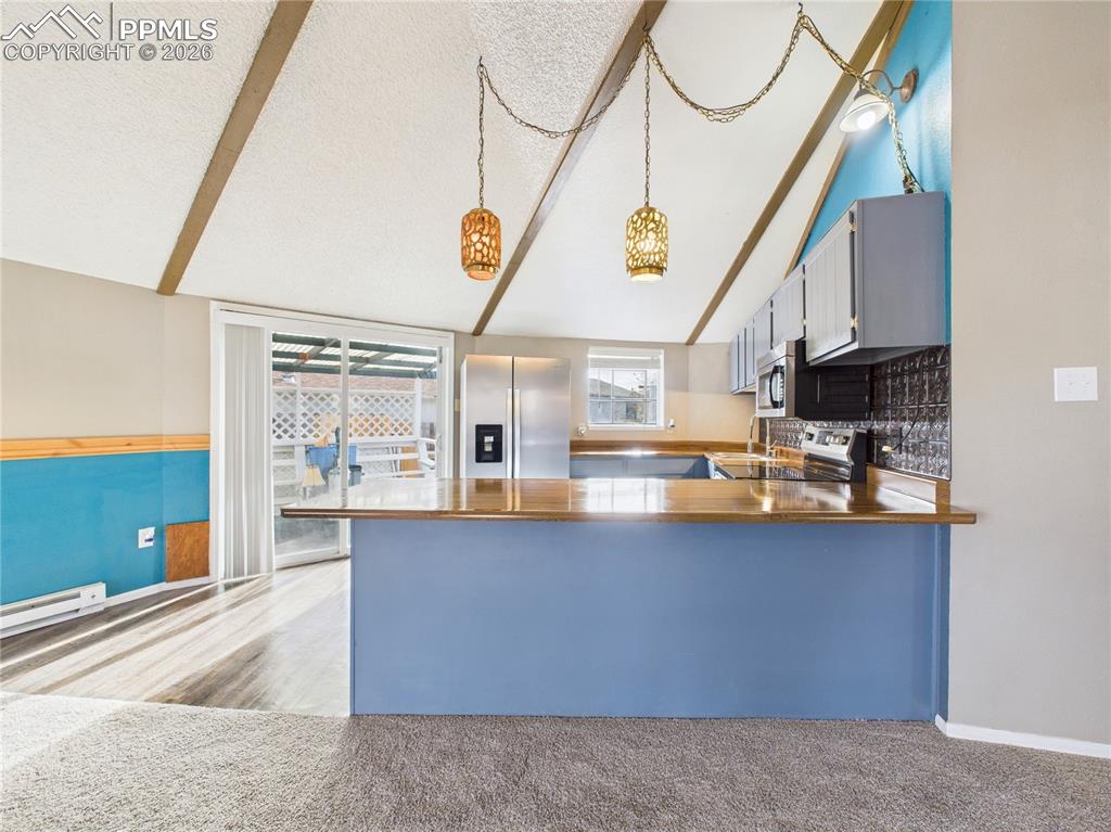 Image 13 of 42: Kitchen