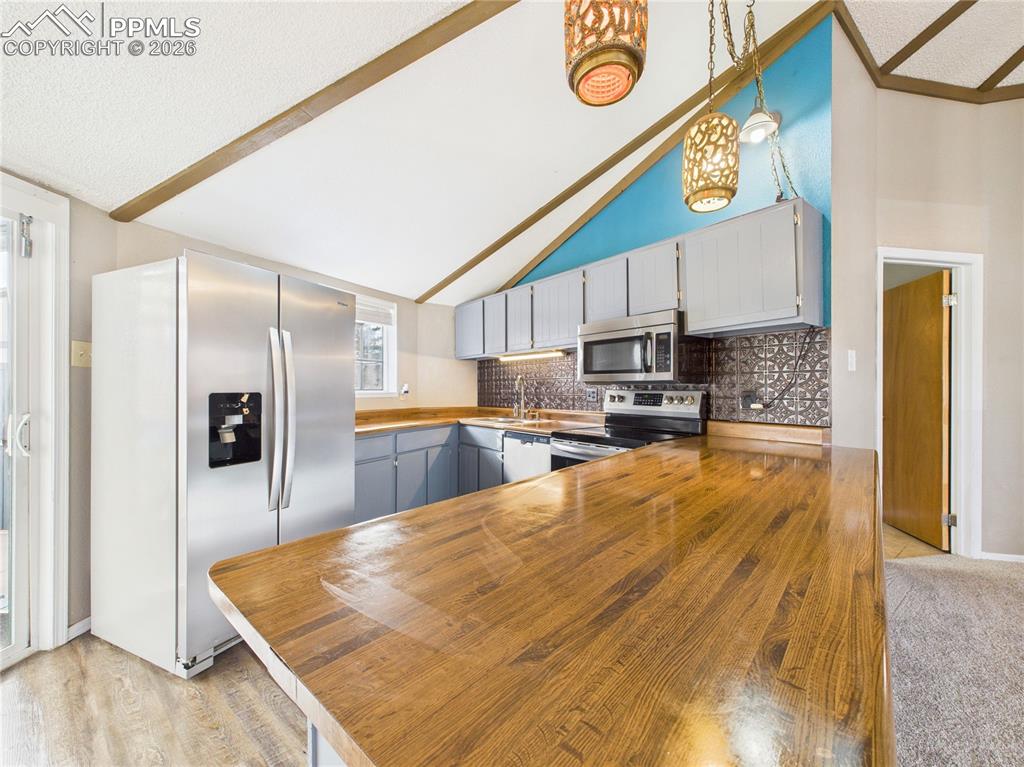 Image 14 of 42: Kitchen