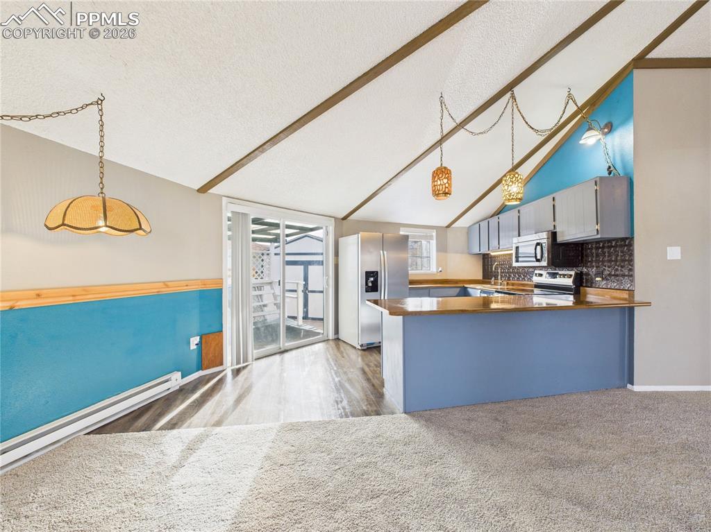 Image 17 of 42: Kitchen