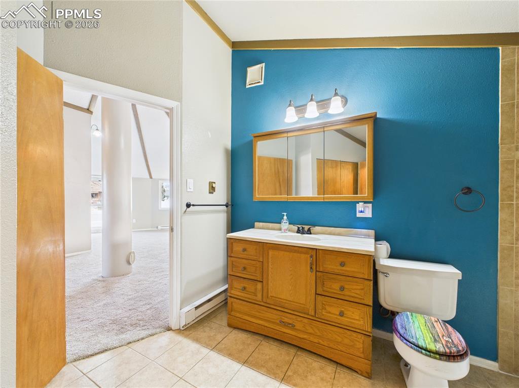 Image 21 of 42: Bathroom