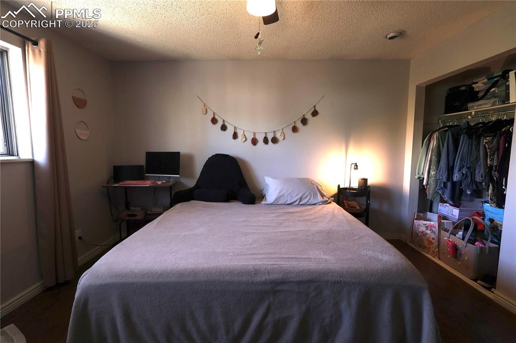 Image 6 of 10: Bedroom