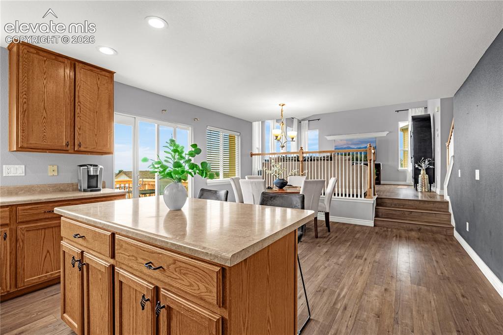 Image 10 of 40: Kitchen