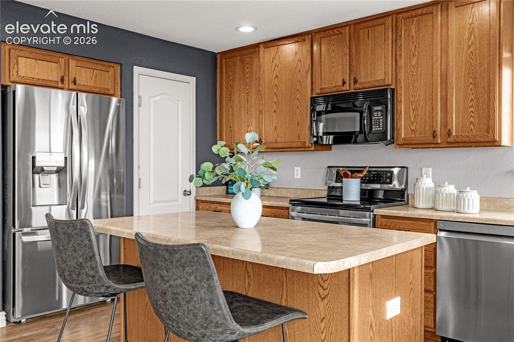Image 8 of 40: Kitchen