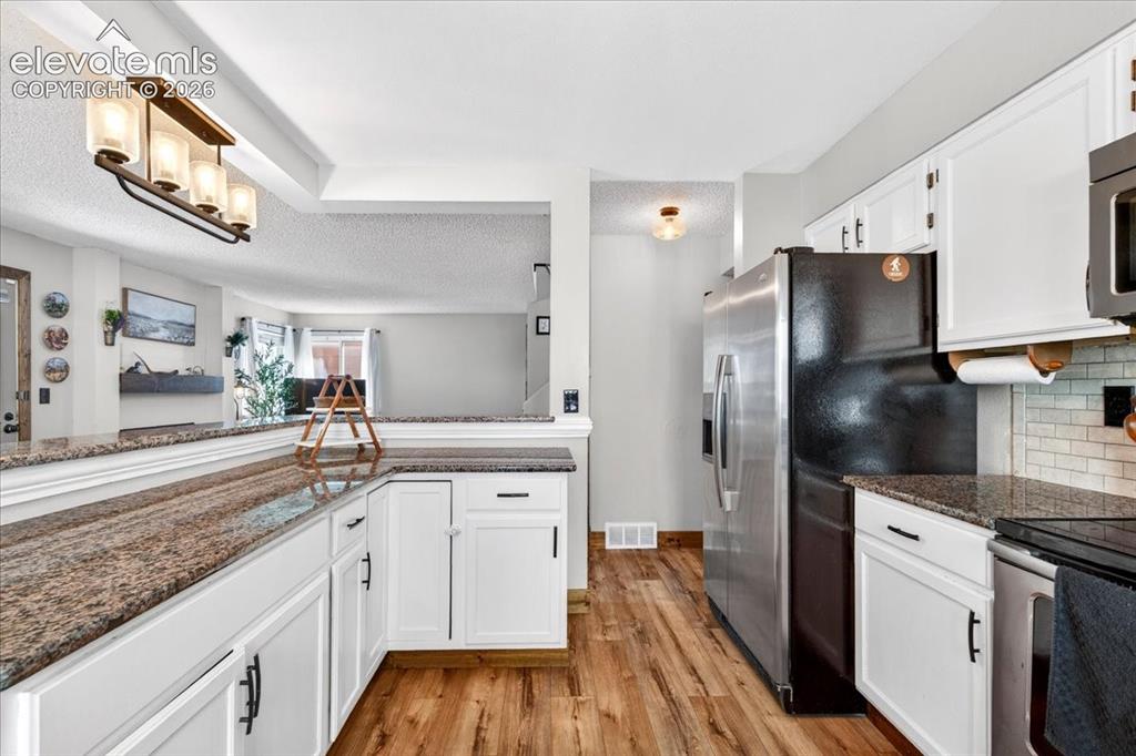 Image 11 of 39: Kitchen