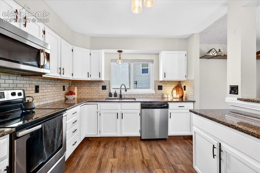 Image 12 of 39: Kitchen