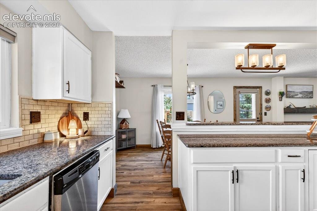 Image 13 of 39: Kitchen