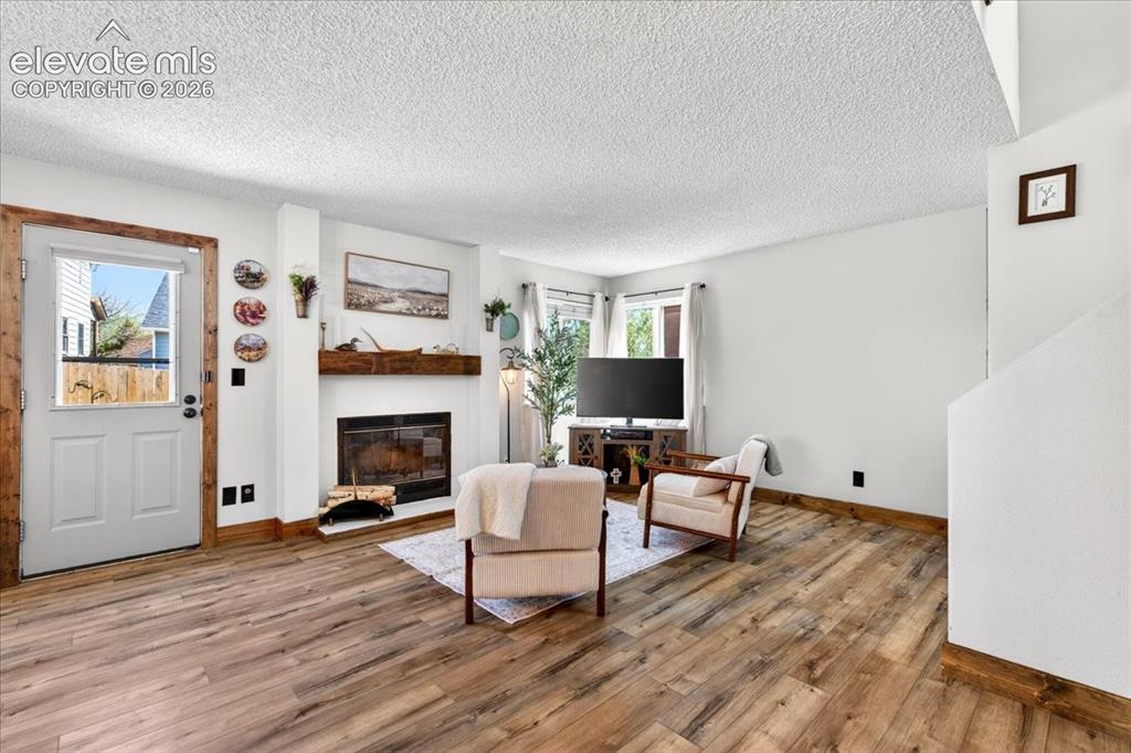 Image 15 of 39: Living Room