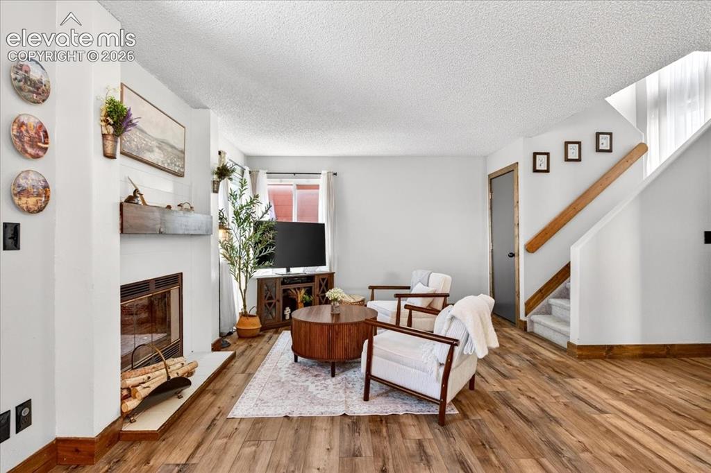 Image 16 of 39: Living Room