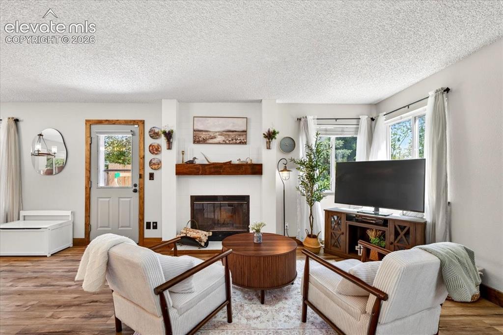 Image 17 of 39: Living Room