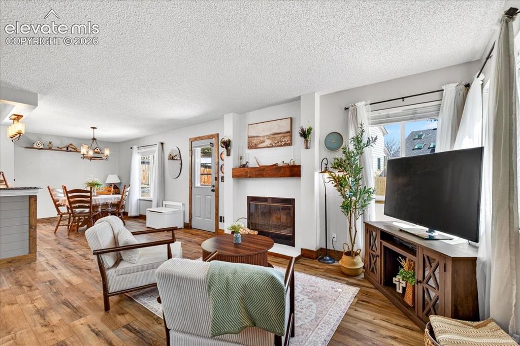 Image 18 of 39: Living Room