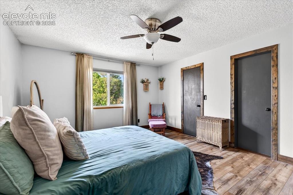 Image 19 of 39: Bedroom