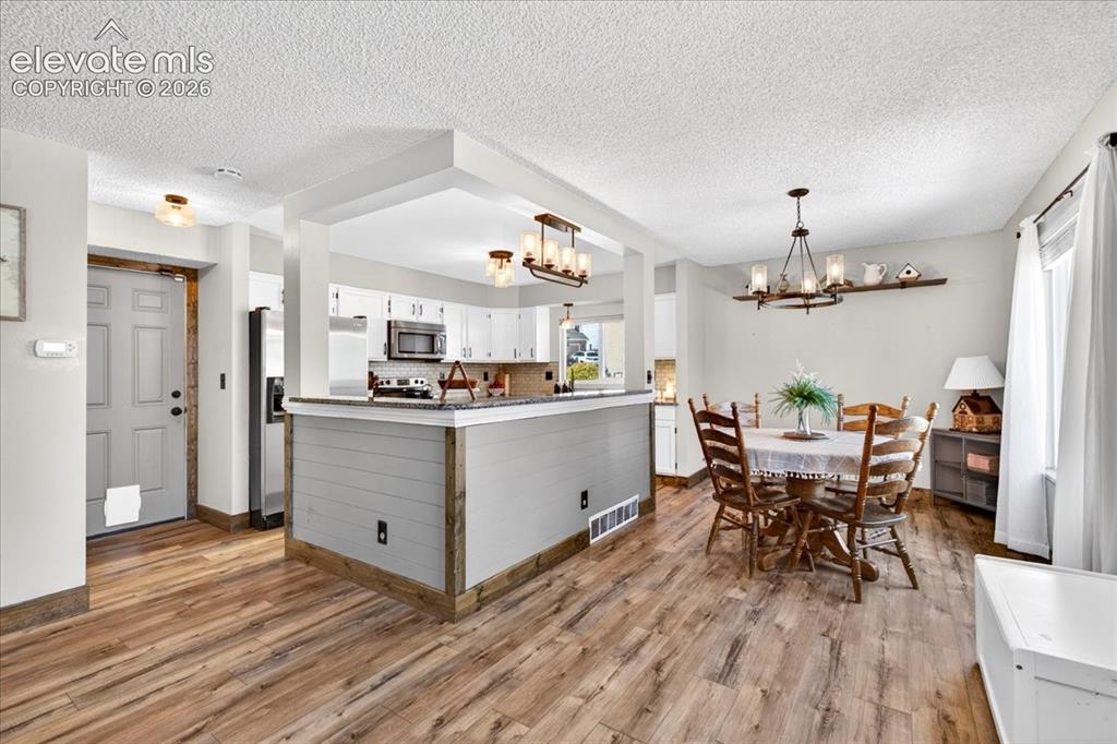 Image 5 of 39: Dining Area