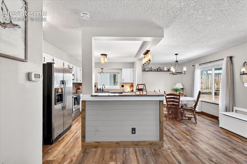 Image 6 of 39: Kitchen