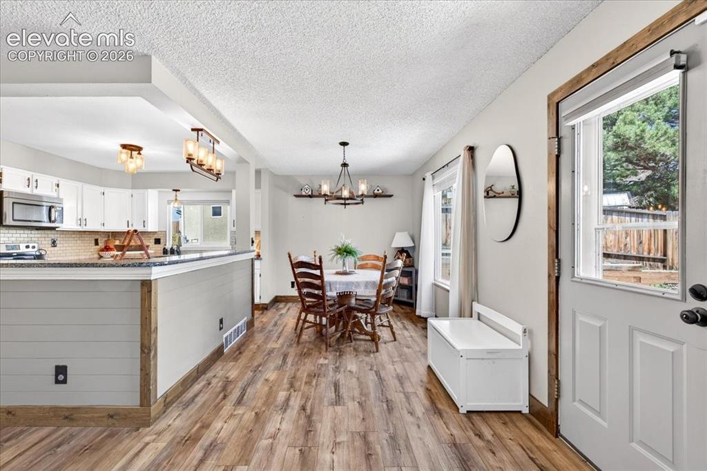 Image 7 of 39: Dining Area