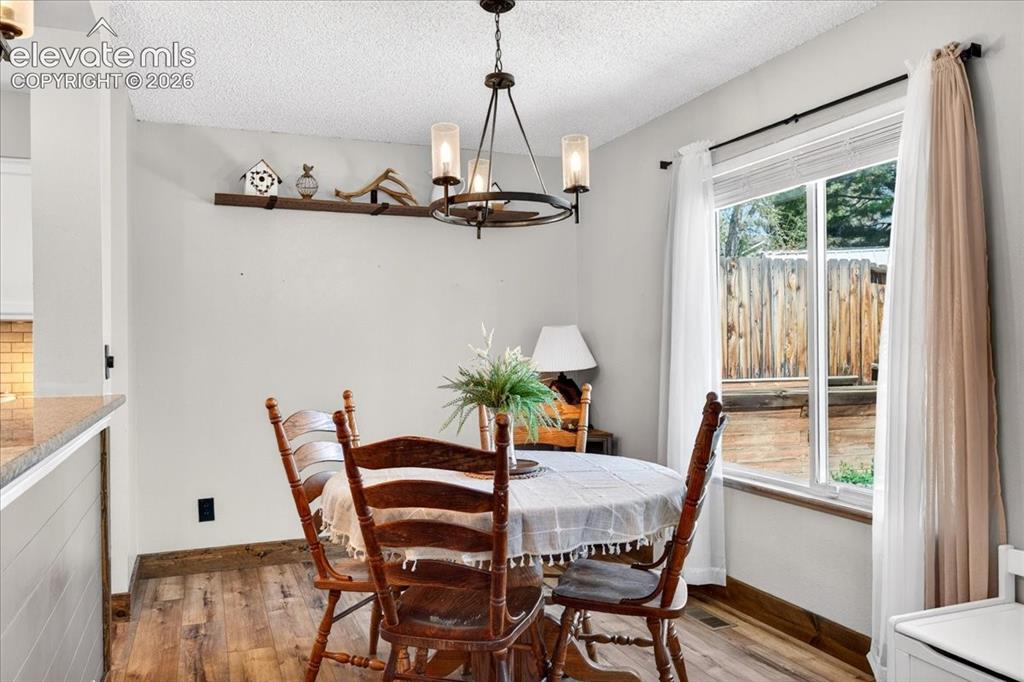 Image 8 of 39: Dining Area