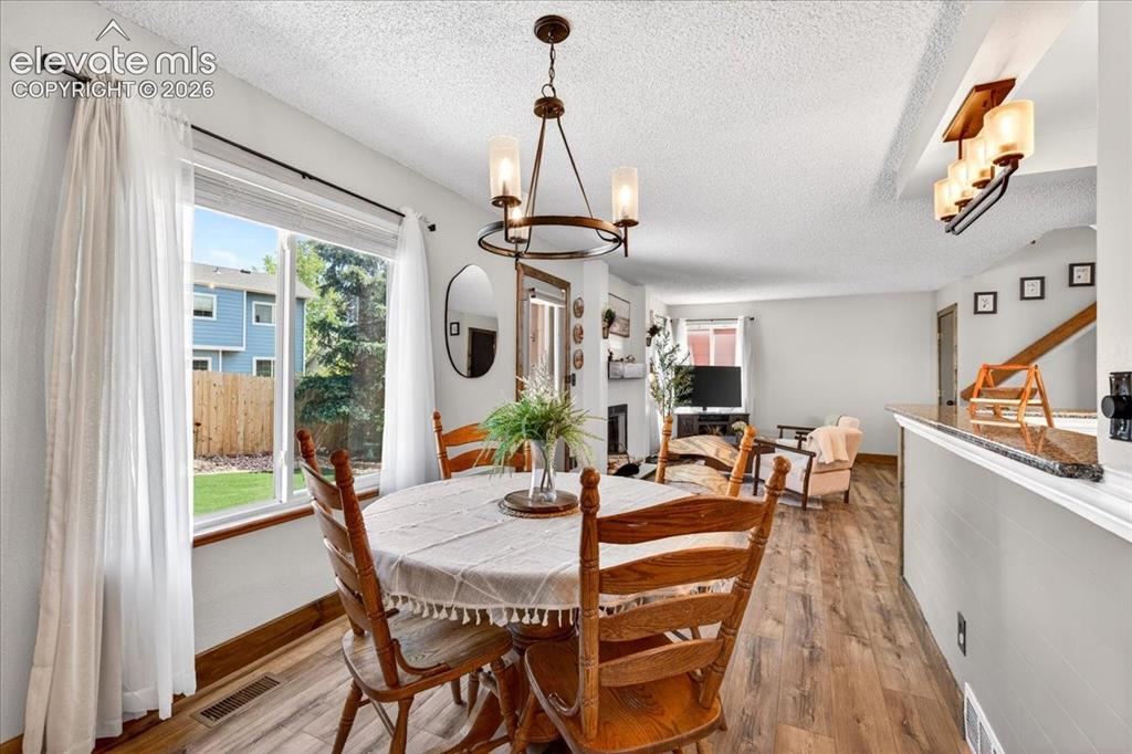 Image 9 of 39: Dining Area
