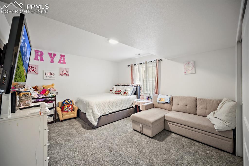 Image 18 of 49: Bedroom