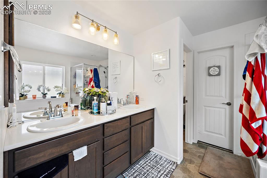 Image 28 of 49: Bathroom