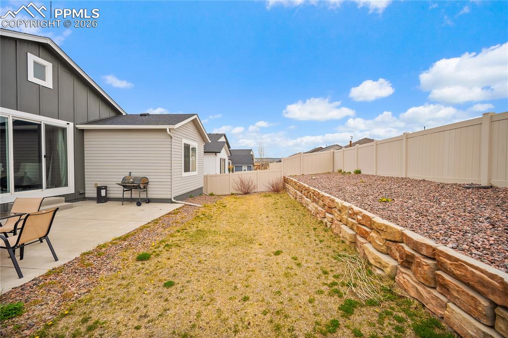 Image 36 of 49: Yard