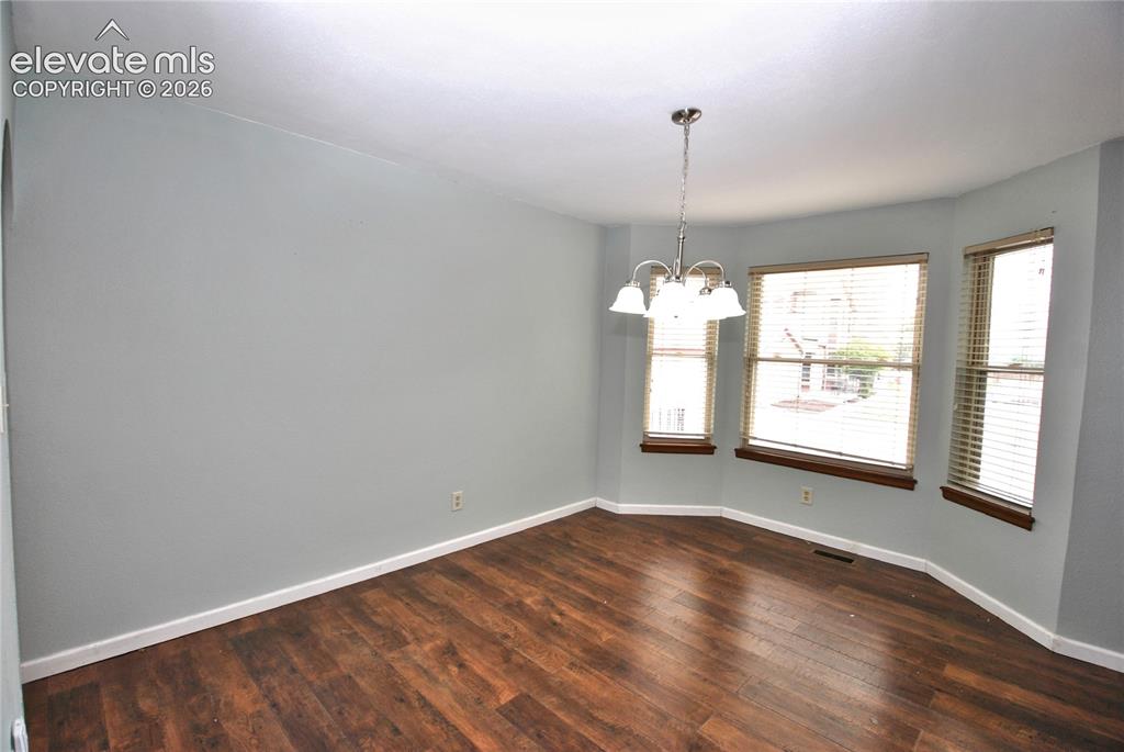 Image 10 of 23: Dining Area