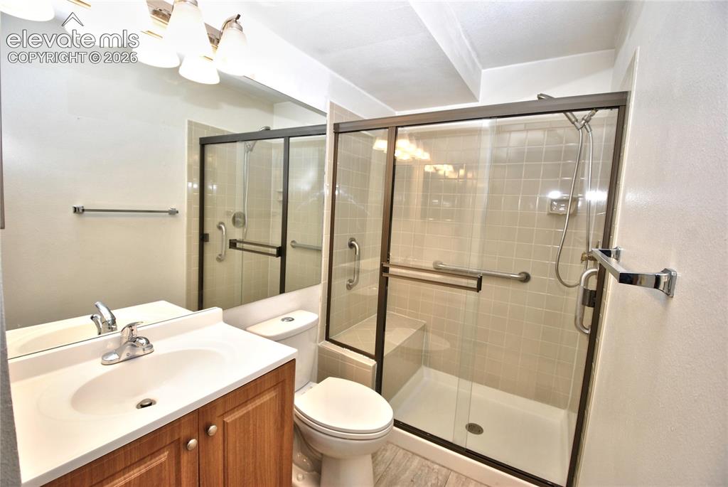 Image 17 of 23: Bathroom