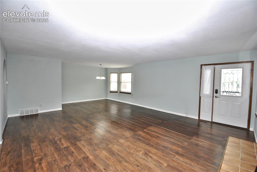 Image 4 of 23: Living Room